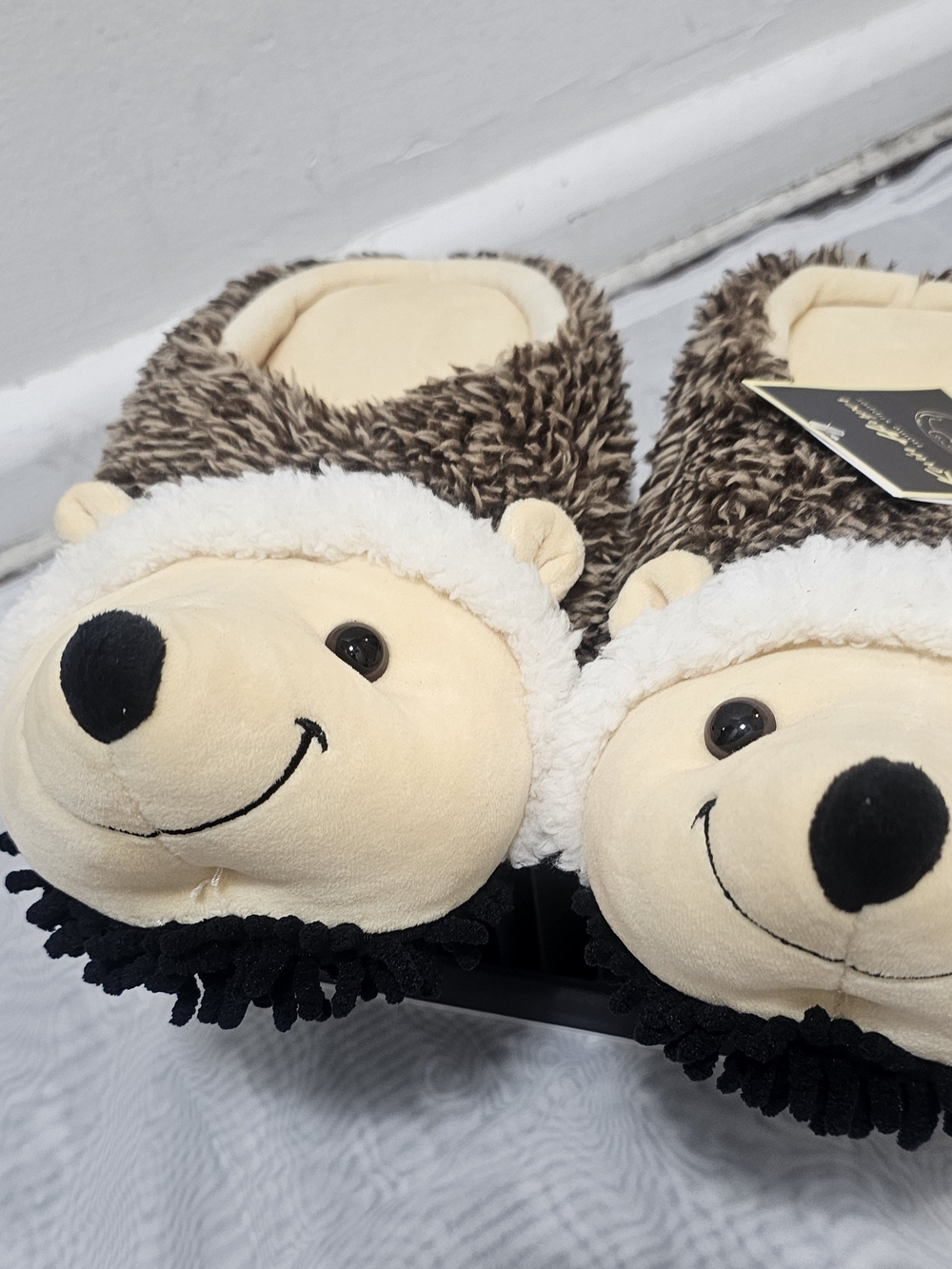 Kevin Harper Women’s US 7 Plush Hedgehog Slip-On Slippers Brown Beige Round Toe - Picture 2 of 5